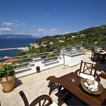 Aegean Wave - Faros Hotel apartamentowy Loutraki (Skopelos)